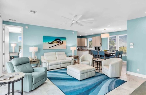 Marathon House | La Casa Iguana Luxury Canal | 3 Bed, 3 Bath