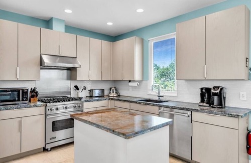 Marathon House | La Casa Iguana Luxury Canal | 3 Bed, 3 Bath