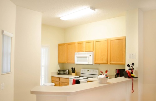 Lake Berkley House | Lake View 3 Bedroom Villa. Enjoy Private Hot Tub!