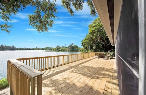 Davie House | Lake view, close to Hard Rock Casino, smart TV