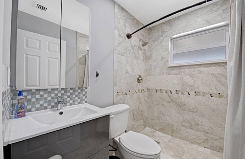 Davie House | Lake view, close to Hard Rock Casino, smart TV