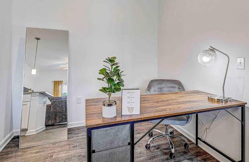 Orange Park Apartment | Lake View Suite - POOL, Pet frdly, Nr DTWN NasJax