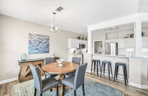 Sandestin Condo | Lake Views ~ Private Balcony ~ 6-Seat Golf Cart