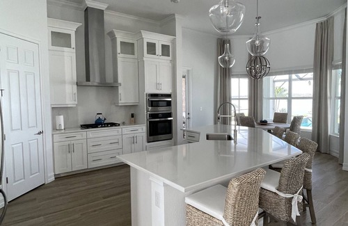 Biggar House | Lakefront Luxury Living