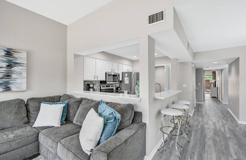Sandestin House | Lakefront ~ Patio ~ Golf Cart ~ Community Pool ~ Modern Living Area