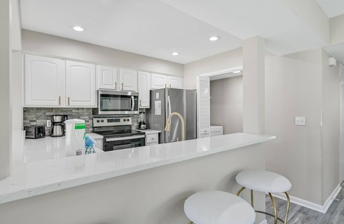 Sandestin House | Lakefront ~ Patio ~ Golf Cart ~ Community Pool ~ Modern Living Area