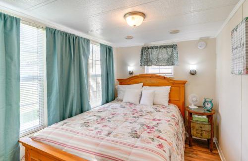 Lakeland House | Lakeland Cottage with Pool Access and Screened Porch!