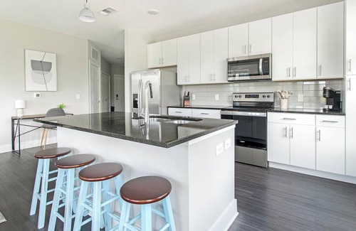 San Marco Apartment | Landing | Chic 2BD, Gym, Pool
