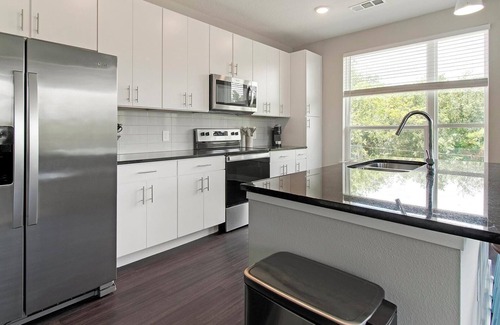 San Marco Apartment | Landing | Chic 2BD, Gym, Pool
