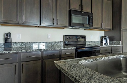 Eastwood Village Apartment | Landing | Stylish 2BD, Yoga Studio, Clubhouse