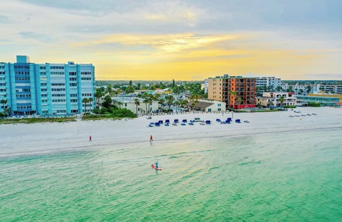North Redington Beach Condo | Large 1 Bedroom Condo in Beachfront Property