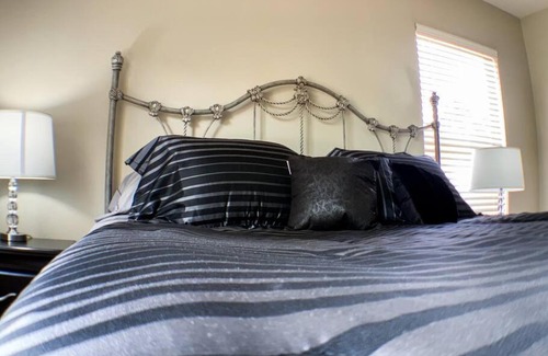 Bellavida House | Large 6 Bedroom Home Near Disney World - Private Pool, Hot Tub and Grill