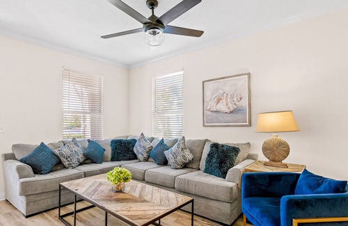 Villages of Crystal Beach House | Large and comfortable home close to the beach with w/d, full kitchen, & balcony
