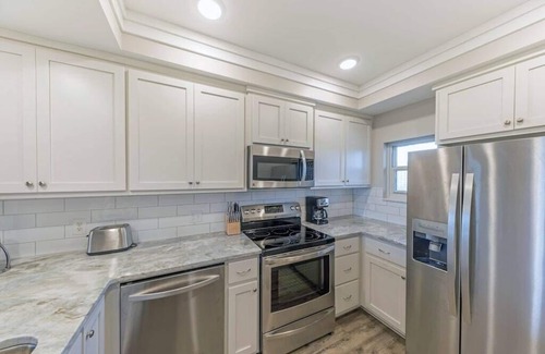 Sandestin Condo | Large Private Beach Access! Pickleball, Mini Golf, Basketball, Pools, Hot tub!
