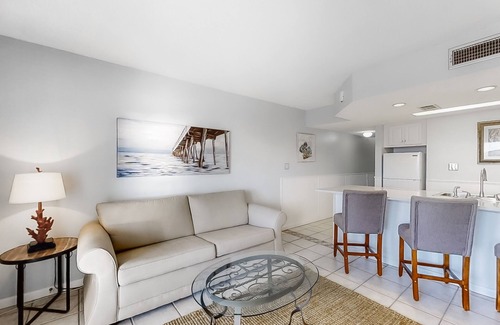 Fort Walton Beach - Destin Condo | Large waterfront cottage, Private pool, Close to entertainment