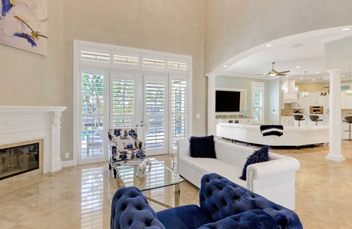 Lauderdale Harbours House | Last Min Discounts! Waterfront Mansion, Nightlife and Beach Mins away!