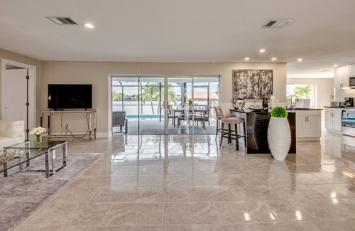 Eight Lakes Villa | LAST MINUTE Villa White Pelican-in great location on 8 lakes, heat. pool, kayaks
