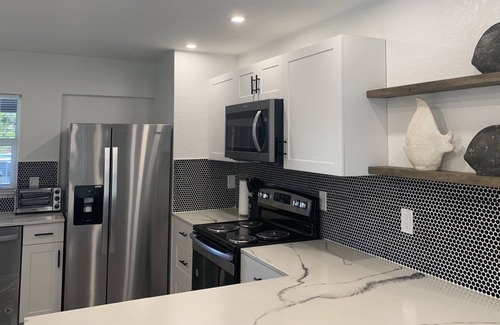 Gulf Gate Estates Apartment | Last minutes !! 6 min from the beach!2614