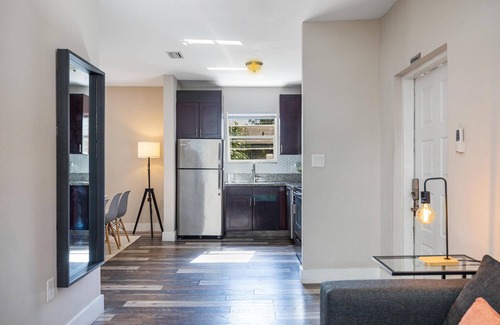 Poinciana Park Apartment | Lauderdale Bliss: Mins to Las Olas & Beach