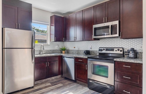 Poinciana Park Apartment | Lauderdale Bliss: Mins to Las Olas & Beach