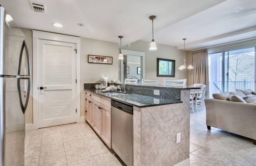 Baytowne Wharf Condo | Leah's Sunset Dreams One Bedroom Condo