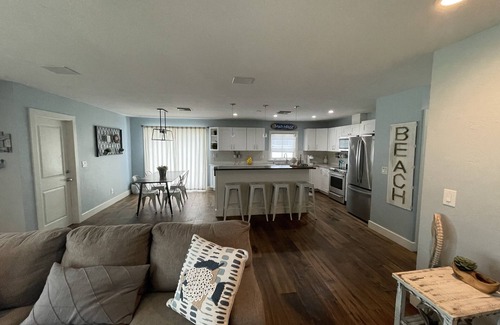 Naples Park House | Little Naples Cozy beach getaway