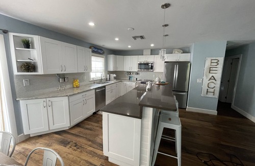 Naples Park House | Little Naples Cozy beach getaway