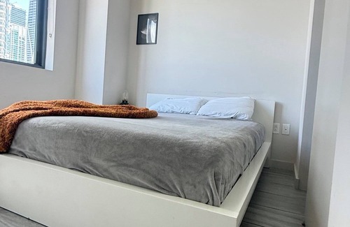 Downtown Miami Apartment | Live the Miami Dream Downtown Apt + Amenities