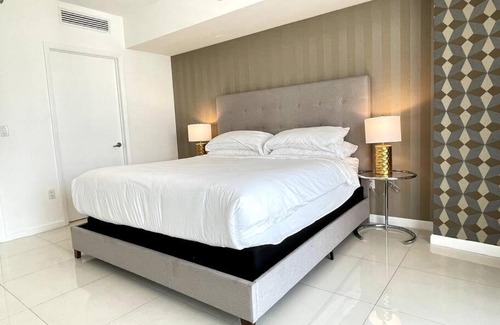 Downtown Miami Apartment | Lovely 1 Bedroom with bay view