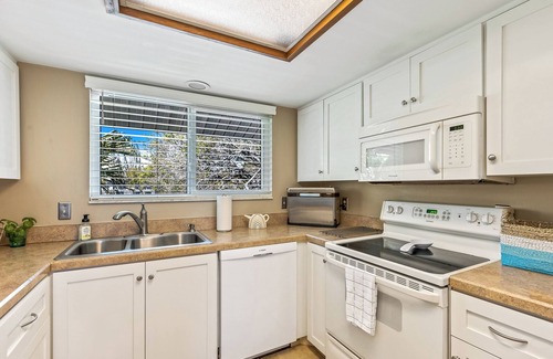 New Smyrna Beach Condo | Lovely 2 bedroom 2 bath condo located in Sea Woods. SC217