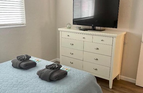 Seabreeze Historic District Apartment | Lovely 2 Bedroom 1 Bathroom Condo Minutes from the Beach