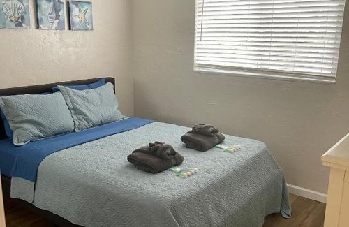 Seabreeze Historic District Apartment | Lovely 2 Bedroom 1 Bathroom Condo Minutes from the Beach