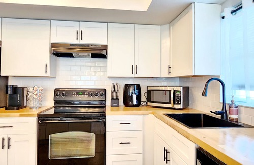 Lochmoor Waterway Estates House | Lovely 2Bed 2Bath Home near Downtown, Fort Myers