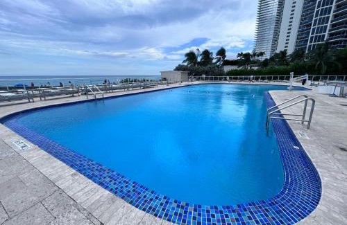 Sunny Isles Beach Apartment | Lovely beaches ocean & city view