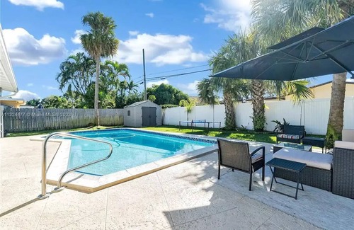 Boca Raton House | Lovely home with heated Pool a mile from the beach