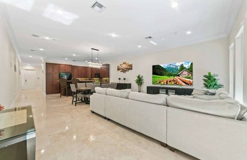 Coral Ridge House | Lux Home with Rooftop & Elevator, 2mi to Beach!