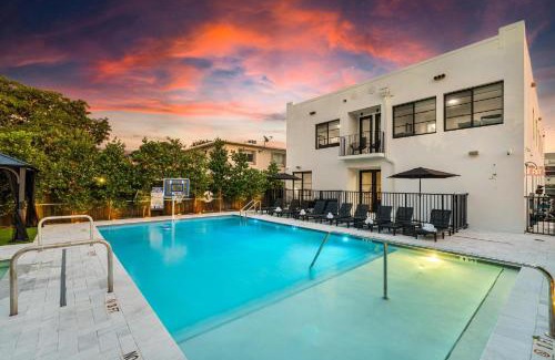 East Little Havana Apartment | Lux Retreat By Renzzi