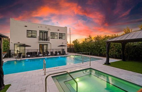 East Little Havana Apartment | Lux Retreat By Renzzi