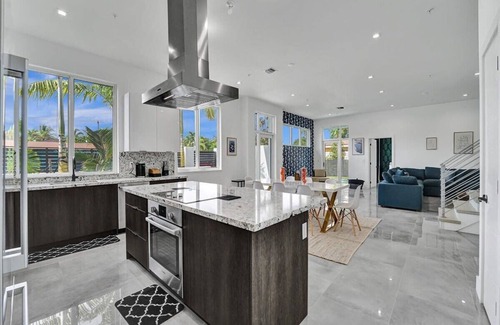Lake Ridge House | Luxe NEW Modern Home with Pool - N