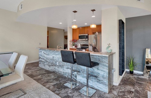 South Eola Apartment | LUXURIOUS 3 BEDROOM APARTMENT in DOWNTOWN ORLANDO