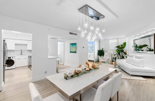 West Avenue Condo | LUXURIOUS SOUTH BEACH 2 BED/1.5 BATH WITH MANY AMENITIES