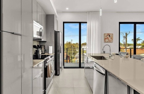 Poinciana Park Apartment | Luxury 3 bds APT Brand new, Perfectly located #301
