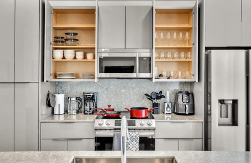 Harbordale Apartment | Luxury 3 Bedrooms APT Brand new, Perfectly located #304