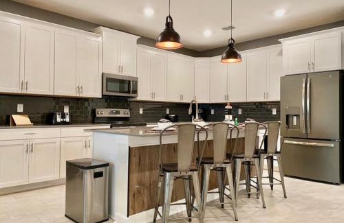 Bay Lake House | Luxury 6 Bedroom 5 bath poolHome 214