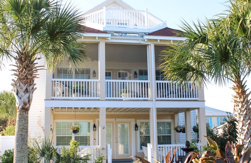 Marineland Acres House | Luxury Beach House, Private Salt Pool. Walk to the Private Beach