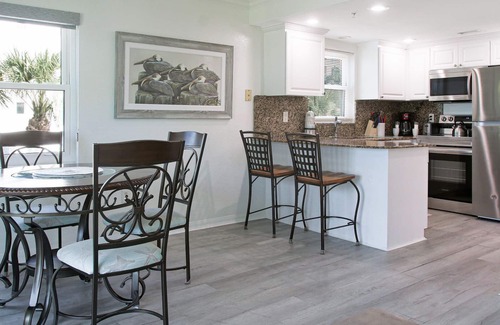 Treasure Island Condo | Luxury Beachfront Condo Spectacular Sunsets SB208