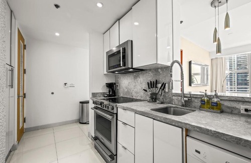 Brickell Apartment | Luxury Brickell Downtown Condo with balcony in Miami