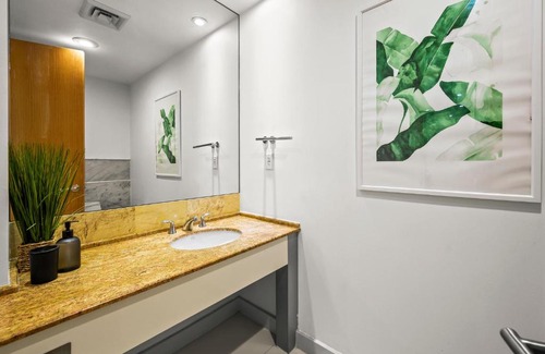 Brickell Apartment | Luxury Brickell Downtown Condo with balcony in Miami