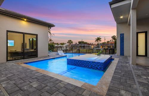 Yacht Club House | LUXURY - Close to Beach! - Pool Table, Heated Pool & Spa - Serenity Oasis - Roelens