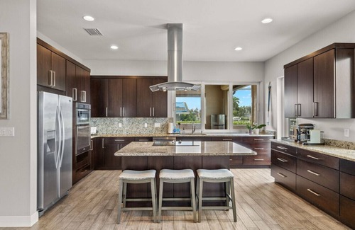 Yacht Club House | Luxury home w/2 suites, LARGE pool, spa, lanai. Quick gulf access! 5 Bikes! EV!